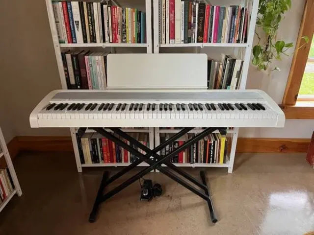 Korg B2 Digital Piano White